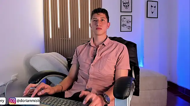Dorianmistery2322_ live cam on StripChat