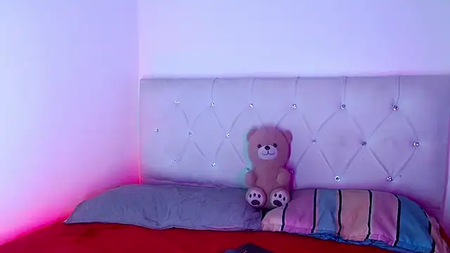 Angel_foxc13 live cam on StripChat