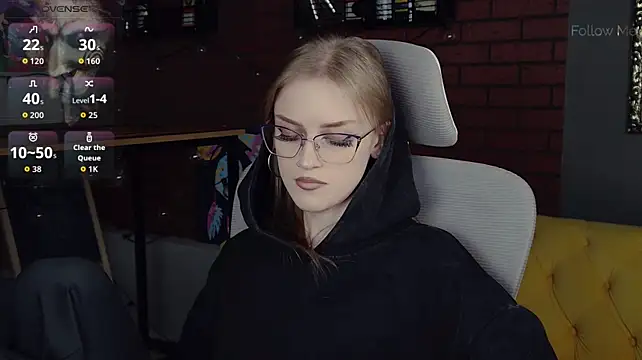 KiraMontoya live cam on StripChat