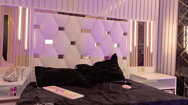 ChloeLombardi_ webcam