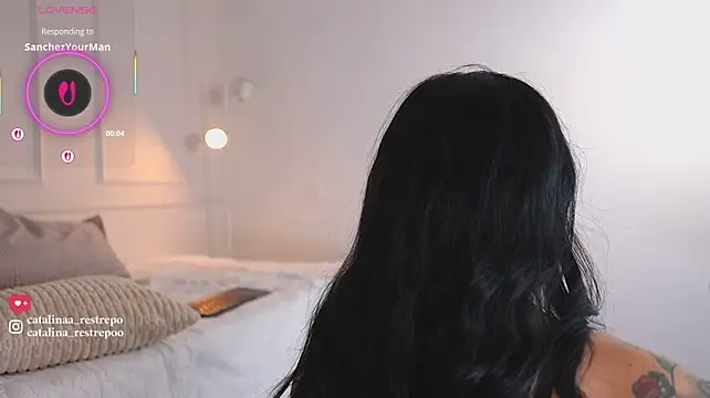 catalina_restrepo (Ask my age) - Oil ass + massage x 4min