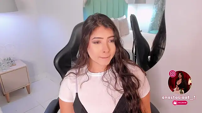 Miia_Thompsonn