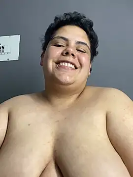 Hailey_Curvy