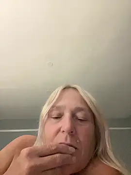 blondnboujee53