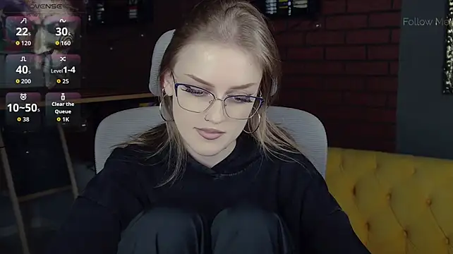 KiraMontoya live cam on StripChat