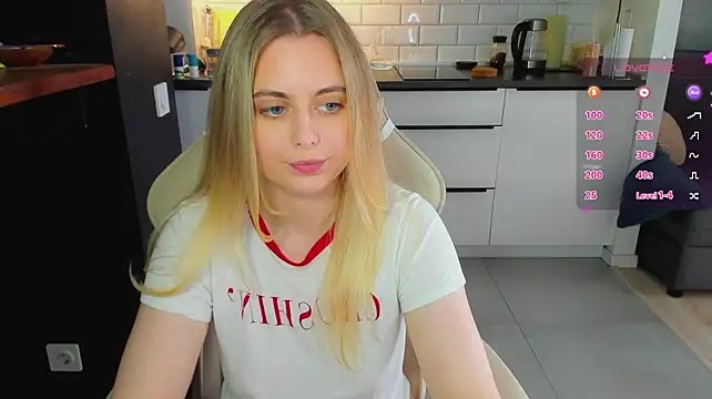 blonde_kellyy live cam on StripChat