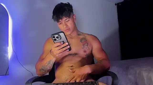 Dominic_Biker__ live cam on StripChat
