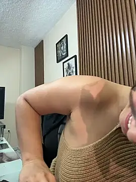 Webcam en directo de la tetona Kay_LustyWife