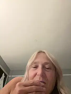 Blondnboujee53