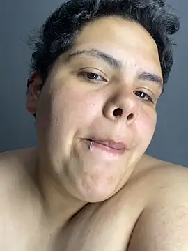 Hailey_Curvy