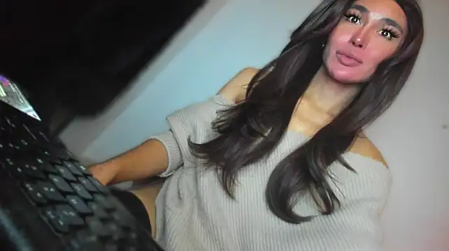 MistressNextDoor_ webcam