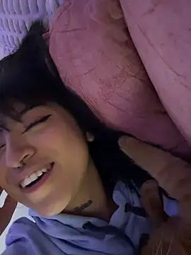 GummySaurus_ live cam on StripChat