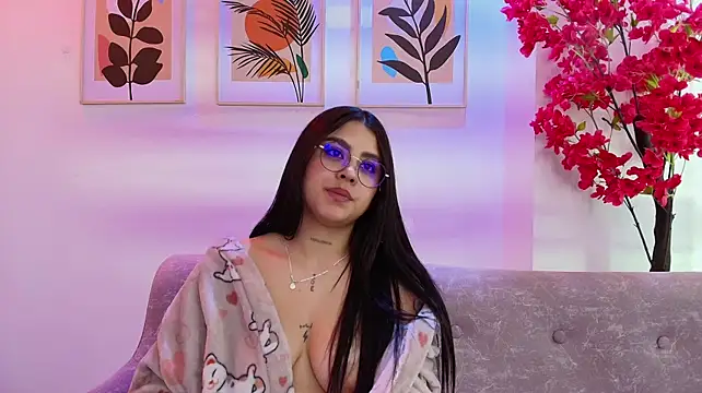 Julie_vancouver live cam on StripChat