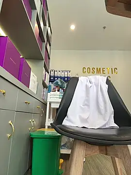 secretly_masturbating live cam on StripChat