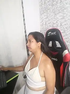 Zarinamoon live cam on StripChat