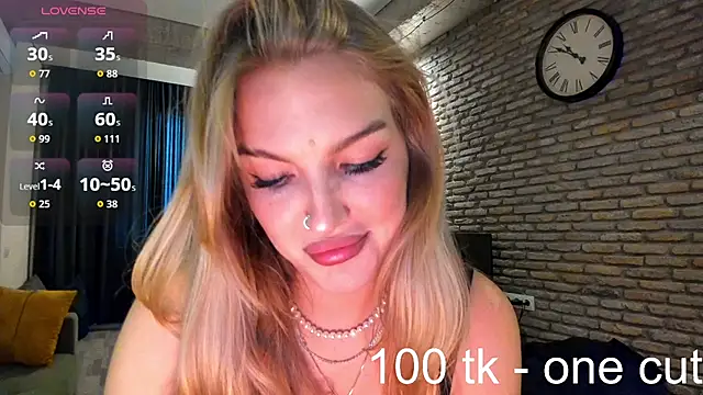 fifteenpoem live cam on StripChat