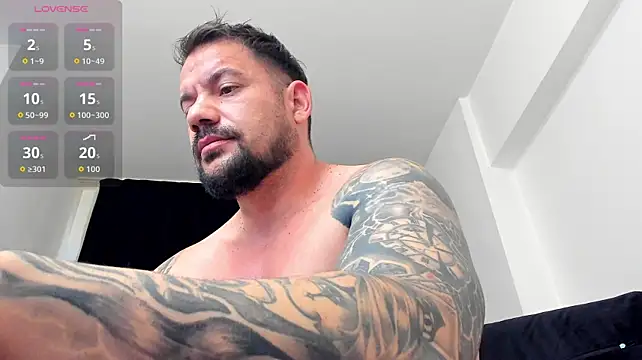 musclemonster31 live cam on StripChat