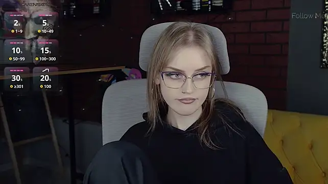 KiraMontoya live cam on StripChat