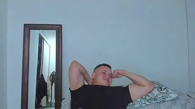 KingLevi01 live cam on StripChat