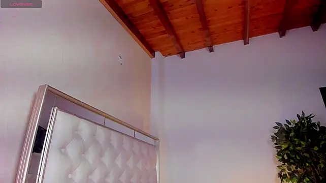 Miss_KhalifaDoll live cam on StripChat