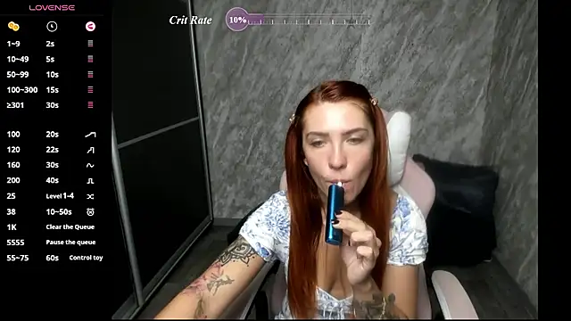 Reginasmilee live cam on StripChat