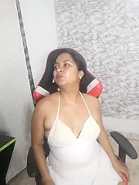 Zarinamoon live cam on StripChat