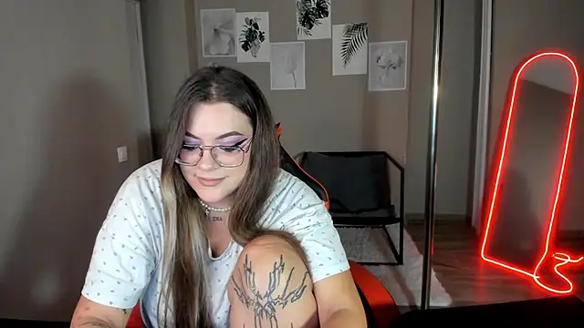 MiraTorson live cam on StripChat