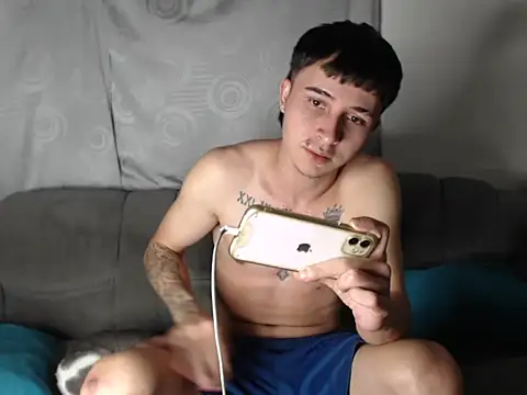 Jhosuaa69 live cam on StripChat