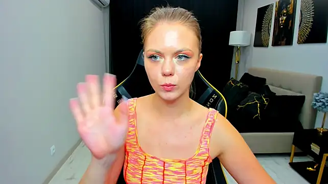 Strawberrye live cam on StripChat