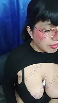 cherryderry (Ask my age) - baile erotico con tetas y pubis de fuera