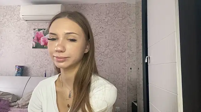 marryturnier (F teen) - Play with my neck and collarbones!