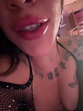 VellaLuxx live sex cam