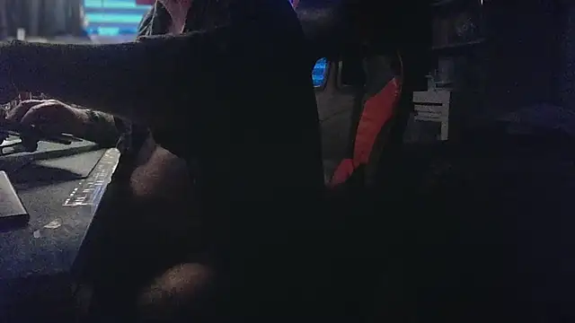 tattooed_dilf_01 (M mature) - Masturbate & Cumshow