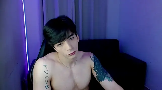 H3ll_B0I live cam on StripChat