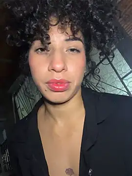 Miily_0 live cam on StripChat