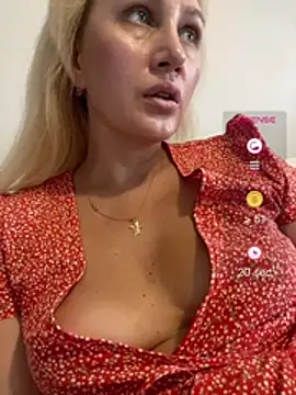 YourBlondee live cam on StripChat