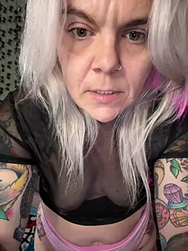 CherryBombBomb live cam on StripChat