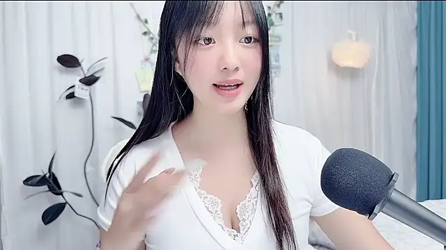 Winnie666999 live cam on StripChat