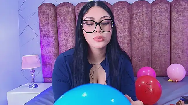 Mila_Lune1 live cam on StripChat