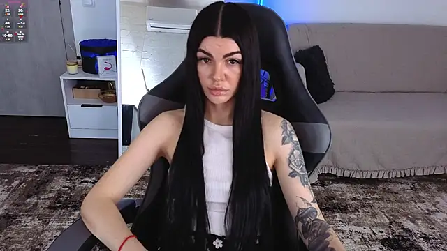 AnacondaOnn live cam on StripChat