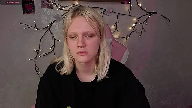 Lilly_Jhonass live cam on StripChat
