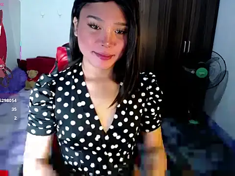 sofiathe1st live cam on StripChat