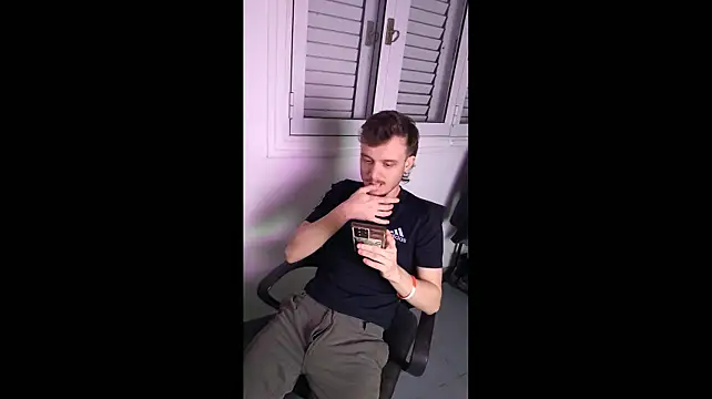 BoyWithToys1 live cam on StripChat