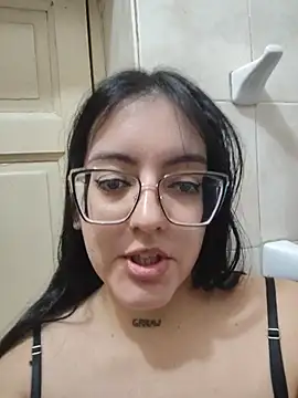 luzgrraw live cam on StripChat