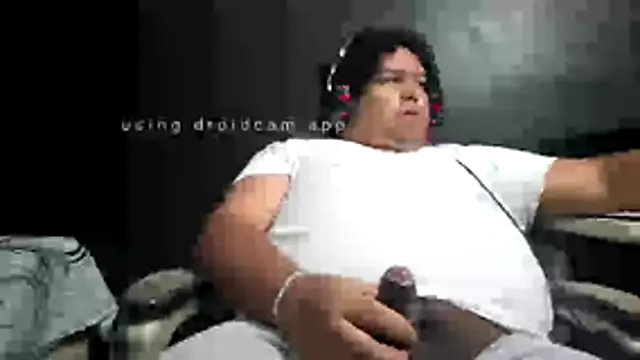 mikfgh50 live cam on StripChat
