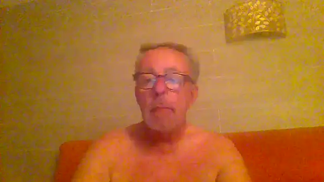 tuggy59 (M grandpa) - close up helmet