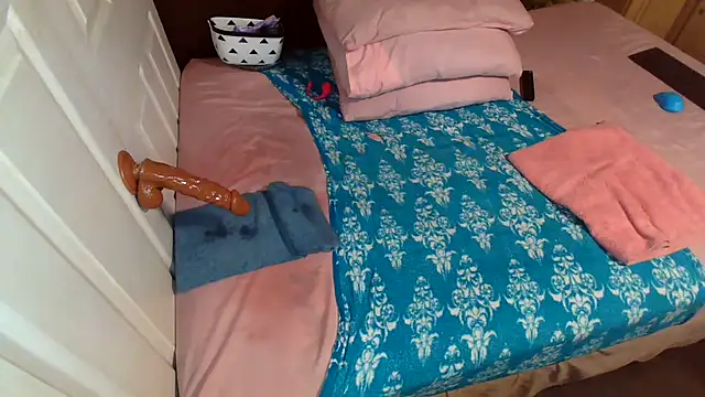 smoochy- (F milf) - loud pussy farts in doggy while fucking