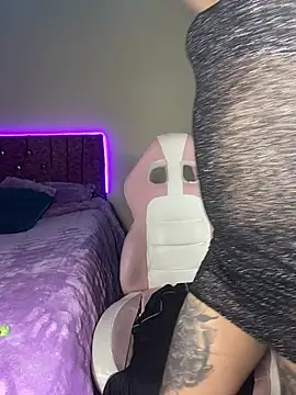 _KittyQueen12 live cam on StripChat