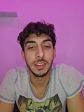 LeoyNicky98 live cam on StripChat