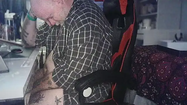 Tattooed_Dilf_01 webcam